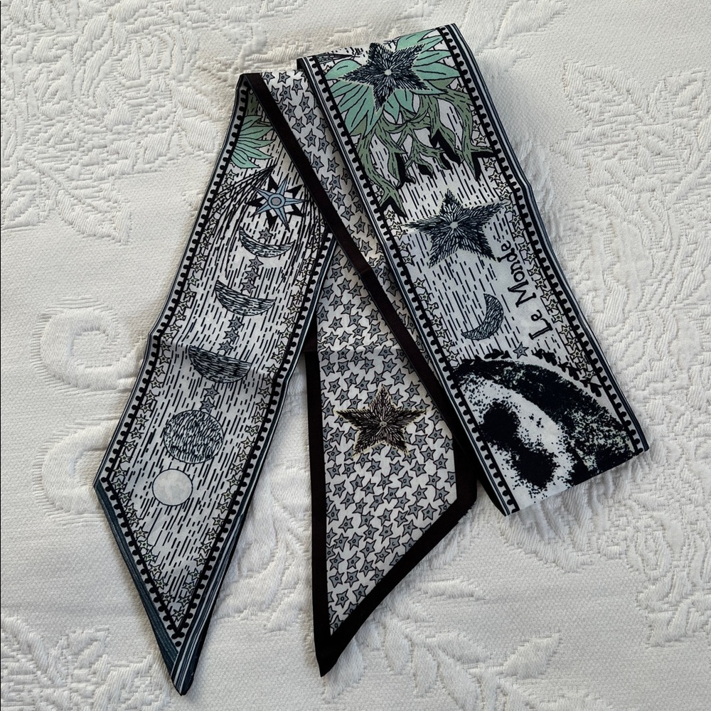 Beautiful Small scarf - Picture 3 of 5